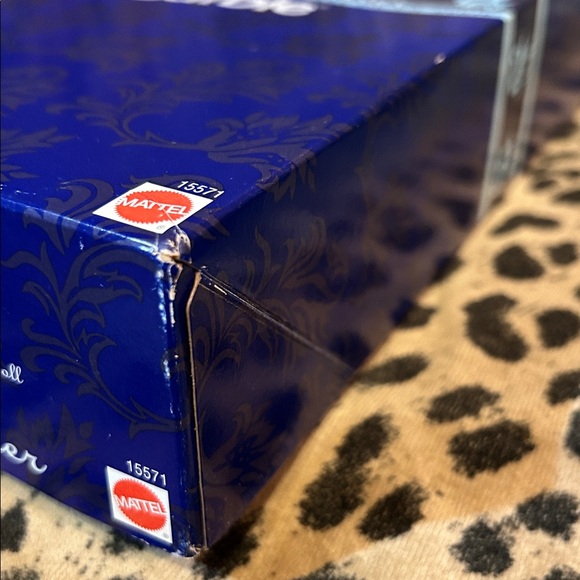 Winter Velvet Barbie 1995 - Picture 14 of 15